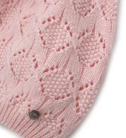 Cappello a maglia traforata