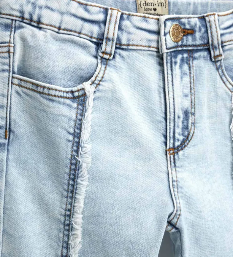 Jeans flare sfrangiati
