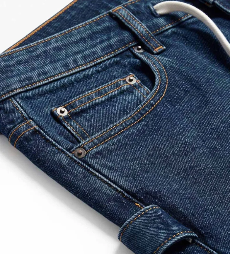 Jeans worker