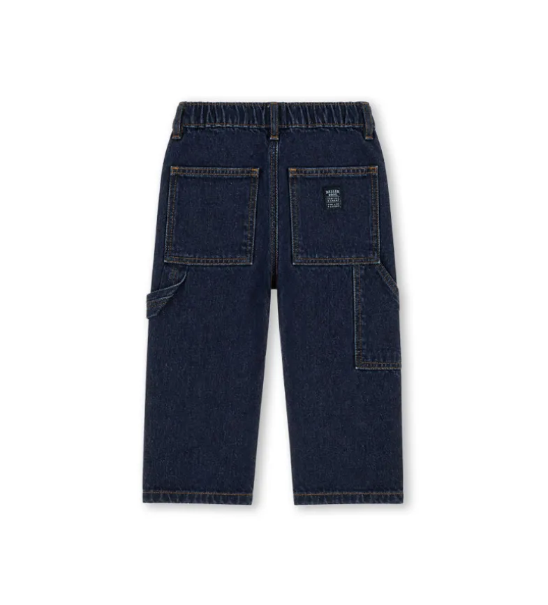 Jeans worker