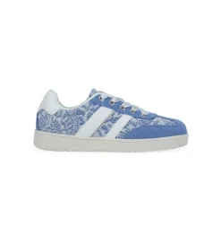 Sneakers in denim
